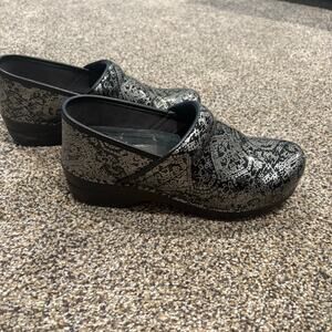 Dansko Black Silver Swirl Toole Healthcare Clogs Womens Size 8.5 EU 39